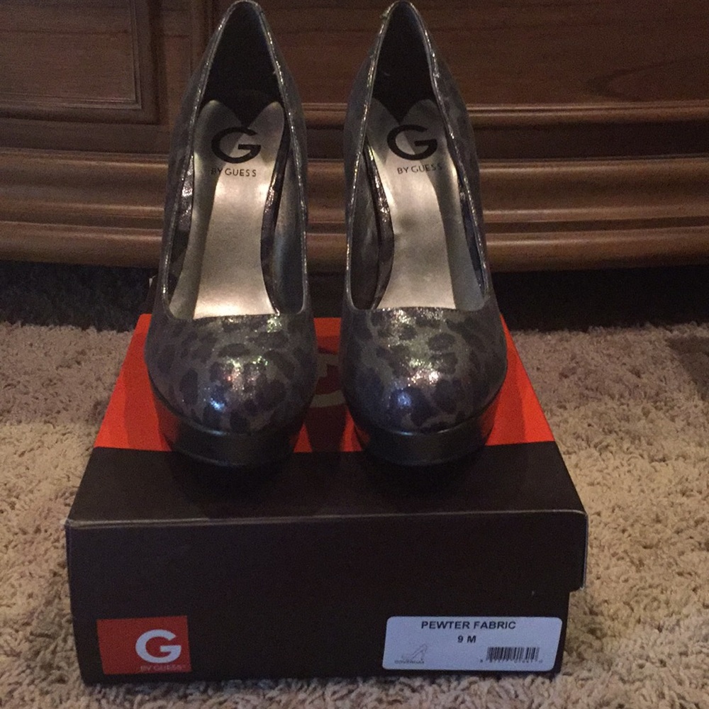 Guess Platform Pumps